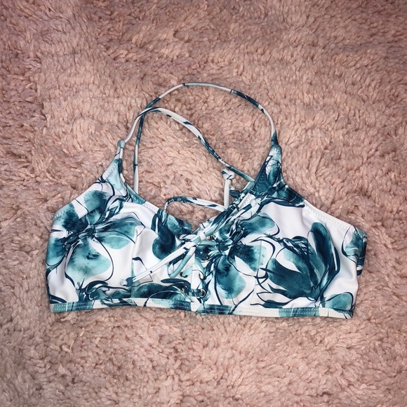 Bikini - Picture 2 of 3